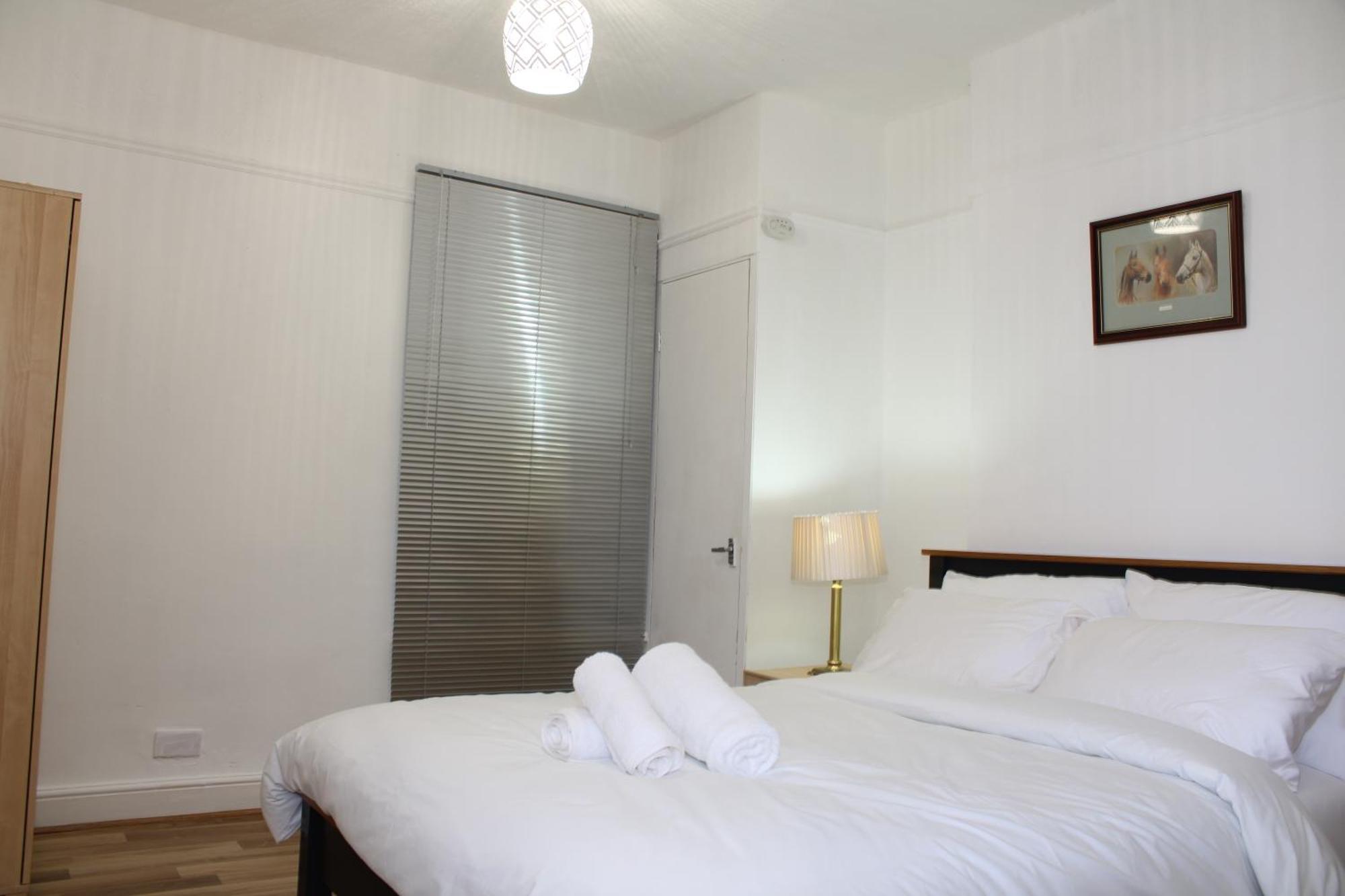 F2S Serviced Apartments 2Bedroom Terrace House With Free Wifi Netflix Suitable For Contractors Walking Distance To Train Station Ντέρμπι Εξωτερικό φωτογραφία