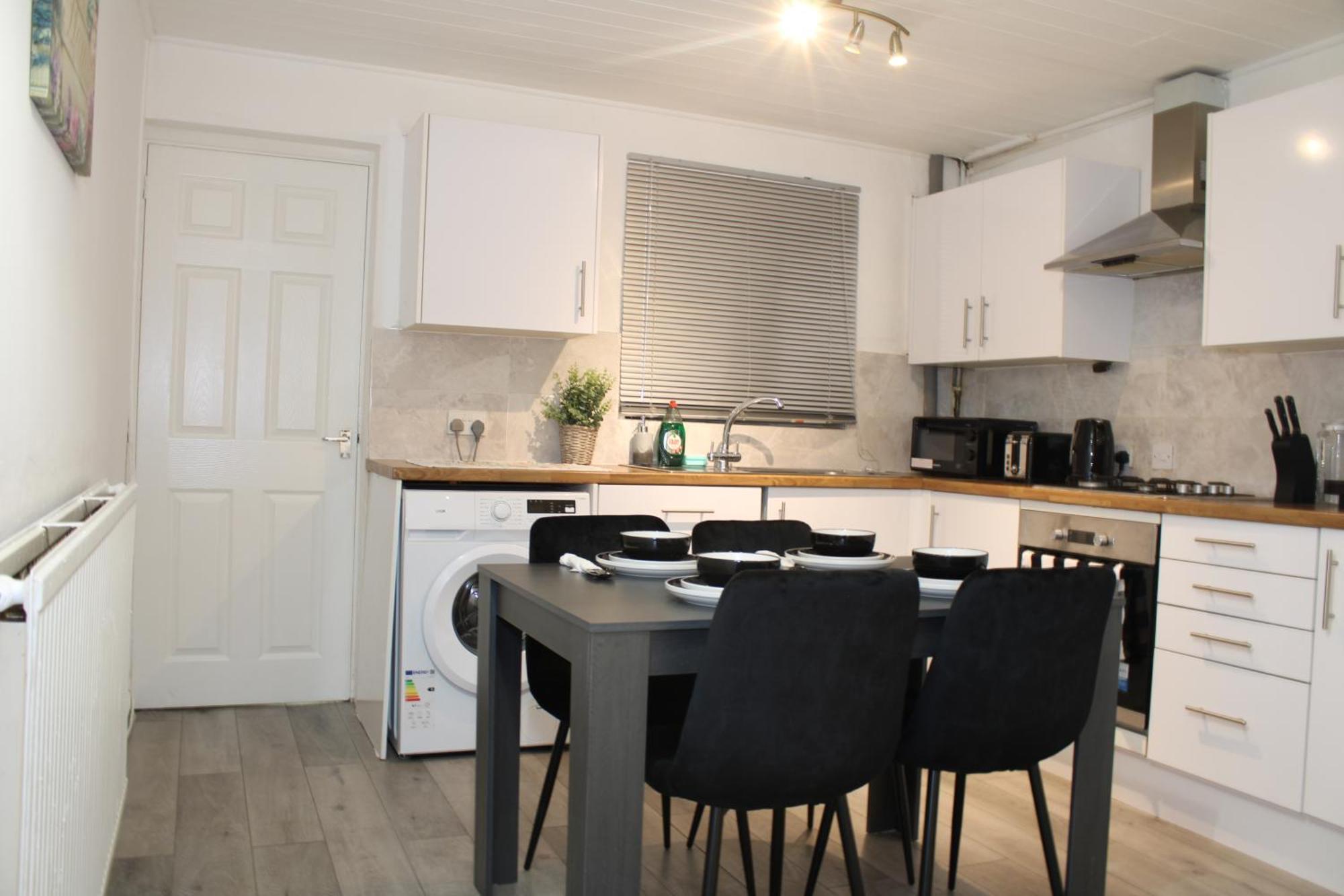 F2S Serviced Apartments 2Bedroom Terrace House With Free Wifi Netflix Suitable For Contractors Walking Distance To Train Station Ντέρμπι Εξωτερικό φωτογραφία